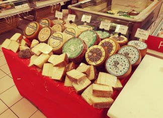 Prodotti in esposizione in un negozio Coop